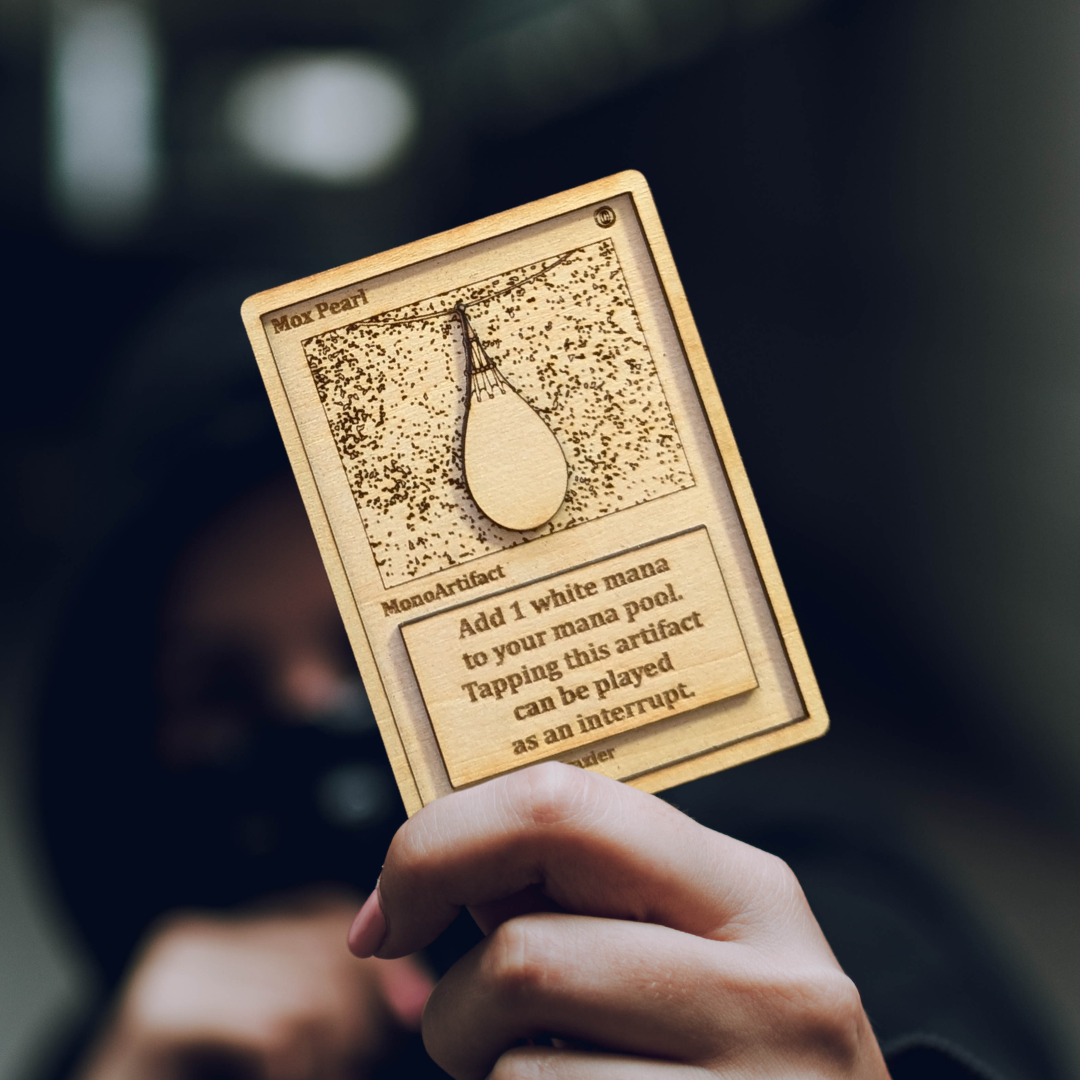 Carta Magic: The Gathering Mox Pearl ⚪ in Legno - Incisione Laser