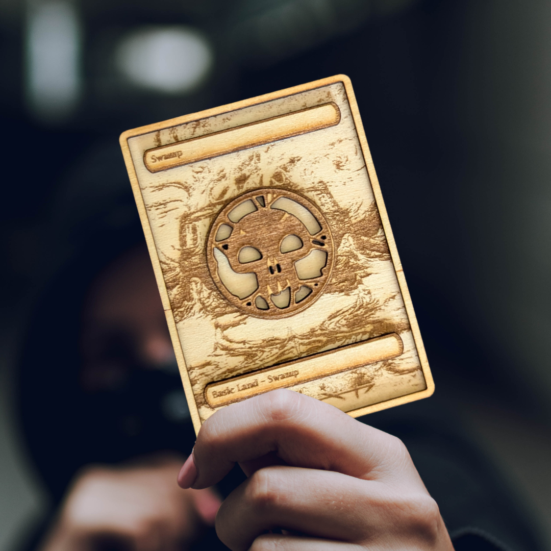 Swamp | Palude in Legno: Carta Magic The Gathering Multistrato con Incisione Laser 🖤🌲