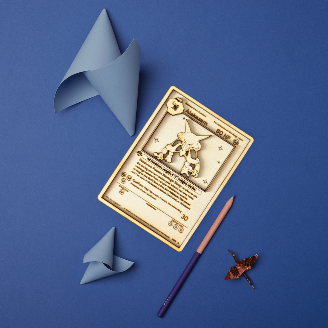 Carta Pokémon Alakazam in Legno Multistrato con Incisione Laser - Design Esclusivo