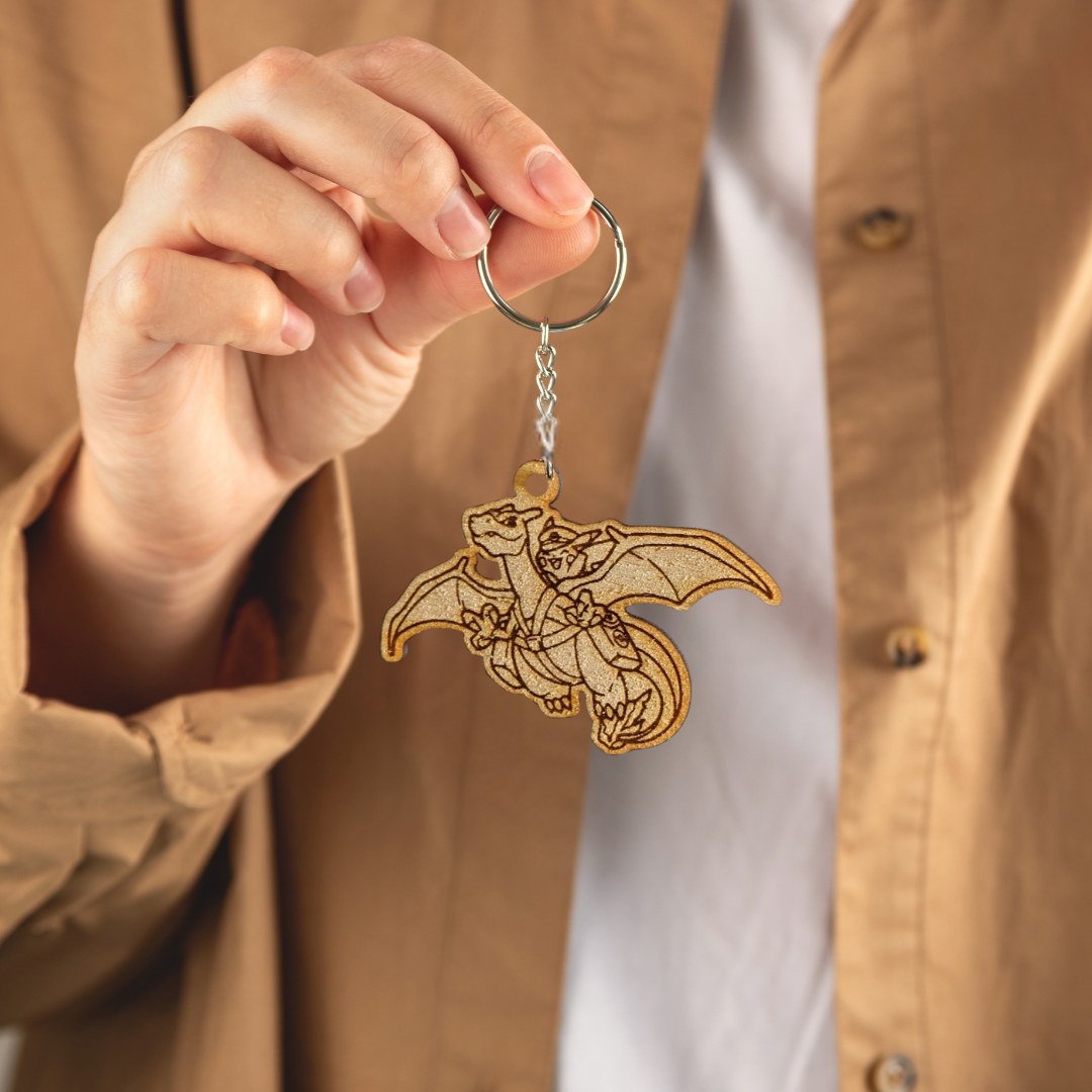 Portachiavi Pokémon Charizard e Pikachu in legno – Incisione Laser