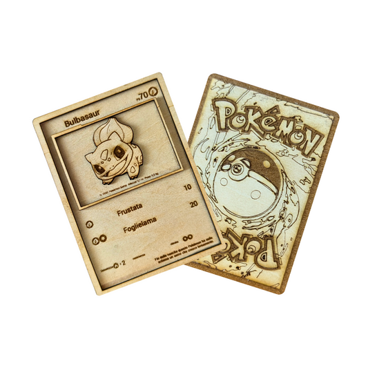 Carta Pokémon Bulbasaur Foglielama Multistrato in Legno con Incisione Laser – Design Artigianale Unico 🌿✨