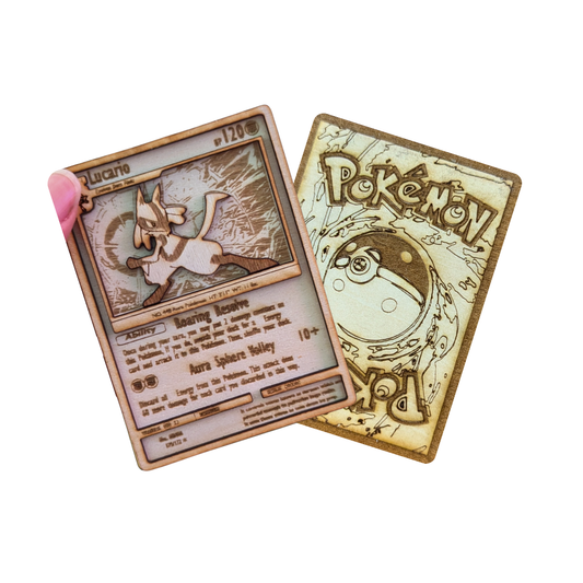 Lucario in Legno: Carta Pokémon Multistrato con Incisione Laser 🥊🌲