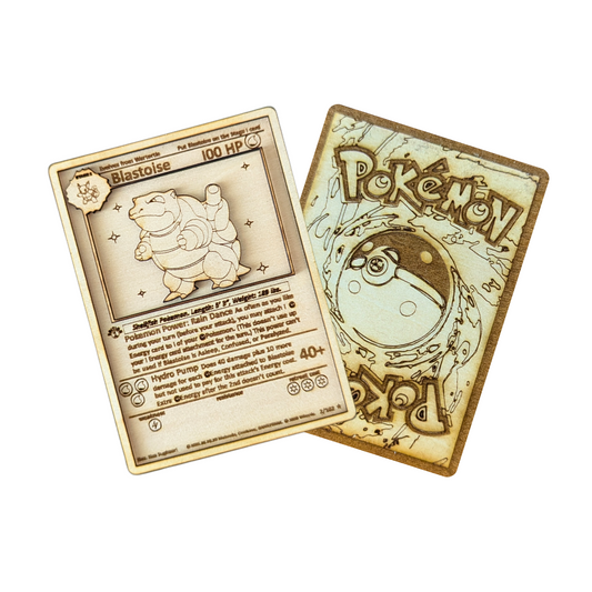 Carta Pokémon Blastoise Multistrato in Legno con Incisione Laser - Edizione da Collezione!