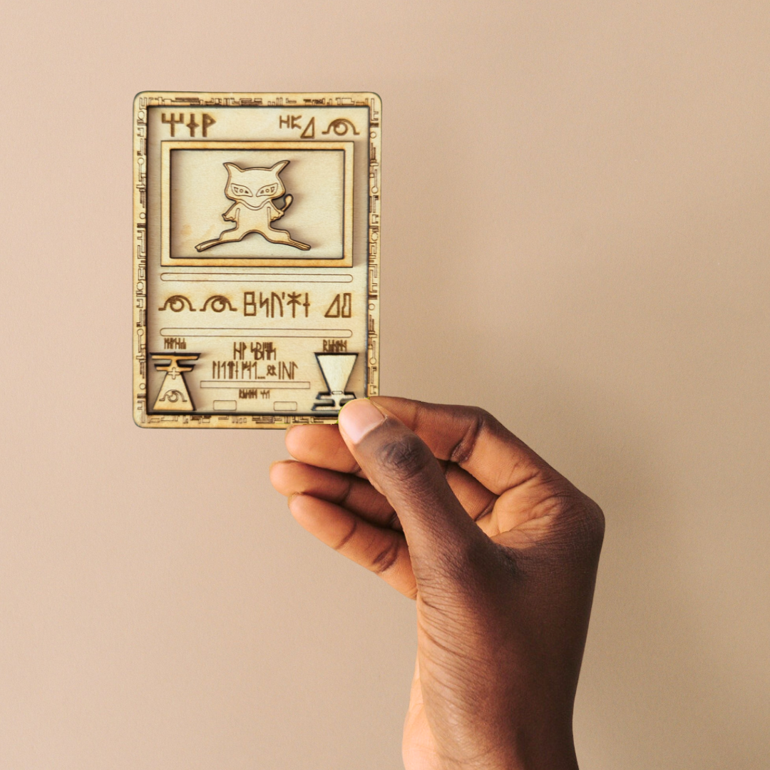 Mew Antico in Legno: la Carta Pokémon con Incisione Laser Multistrato ✨⚡️