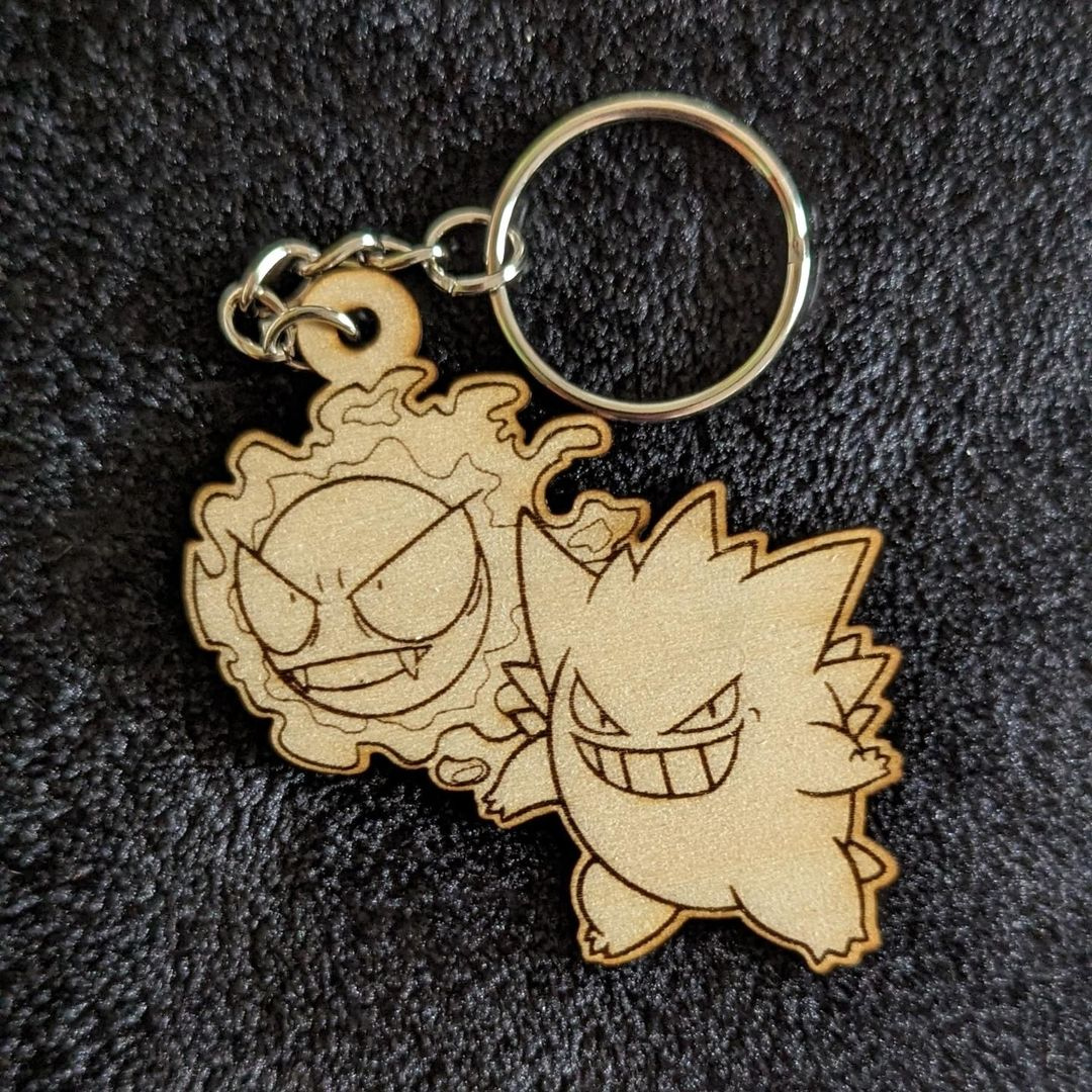 Portachiavi Pokémon Gastly e Gengar in legno con incisione laser - Design esclusivo!