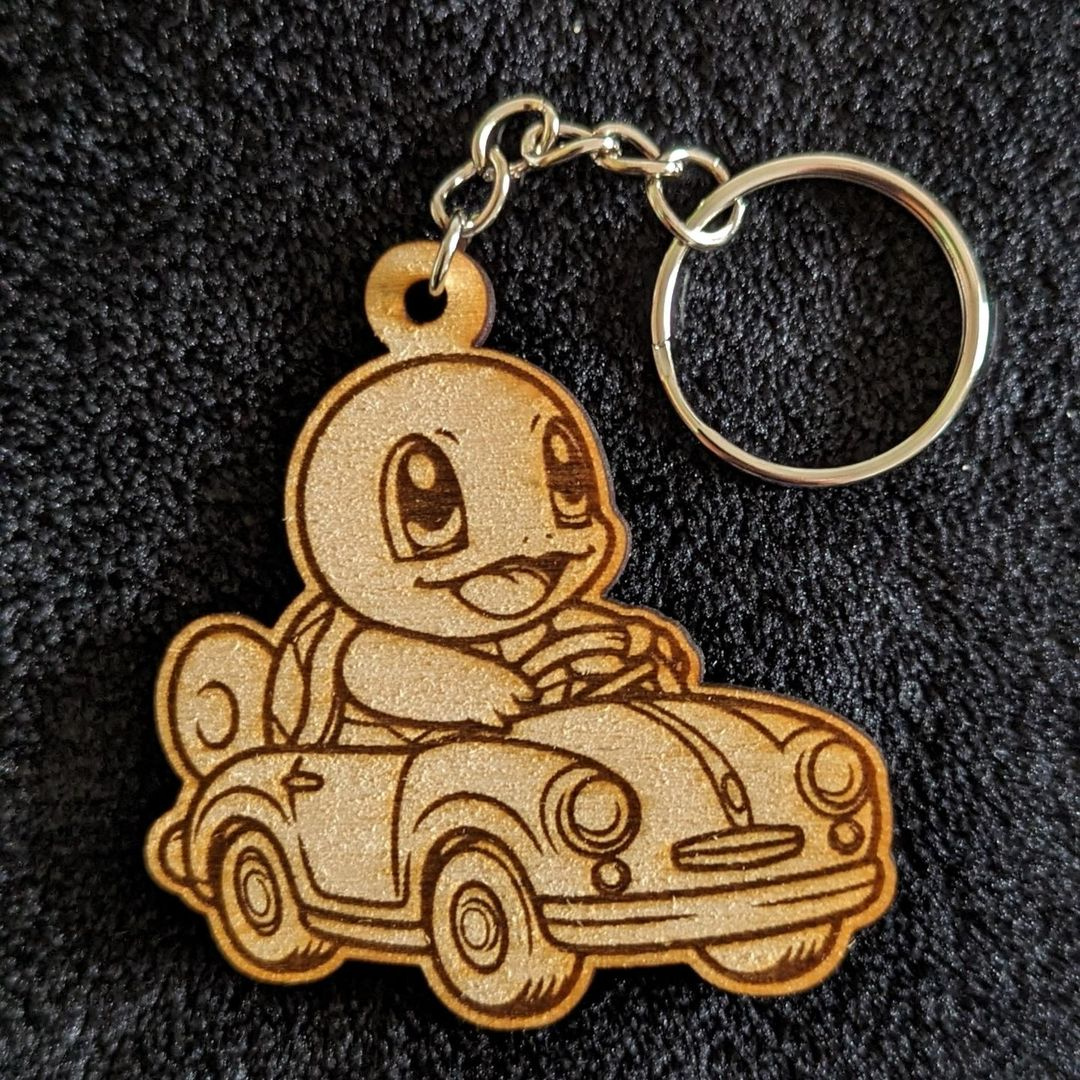 Portachiavi Pokémon Cute Chibi Squirtle in Auto - Legno Inciso al Laser