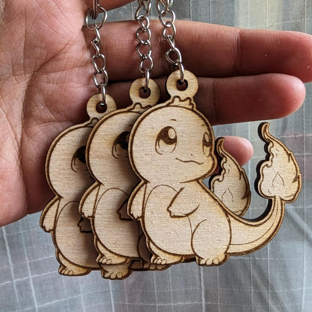 Portachiavi Pokémon Charmander Chibi in legno con incisione laser