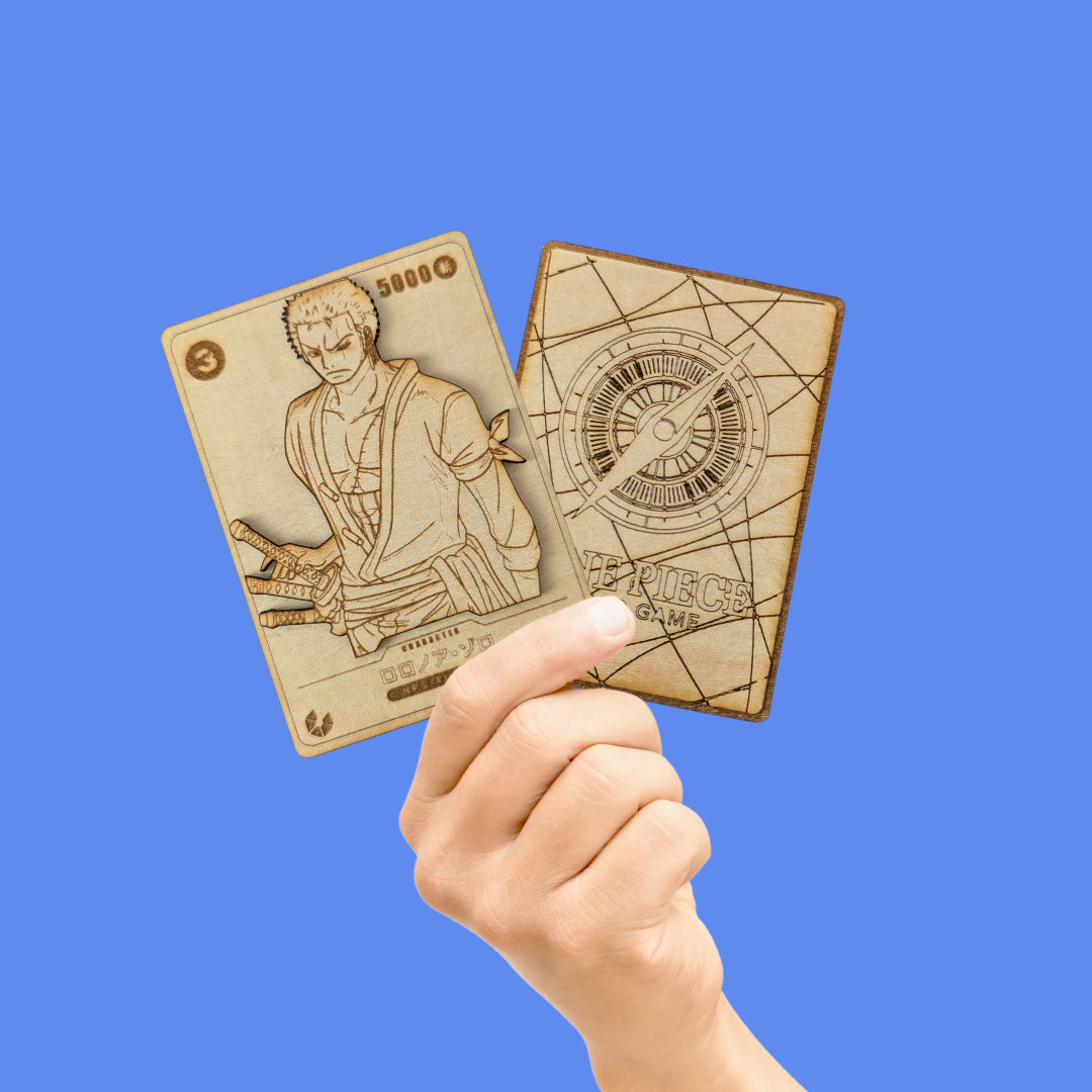 Roronoa Zoro in Legno: la Carta One Piece con Incisione Laser Multistrato ⚔️☠️