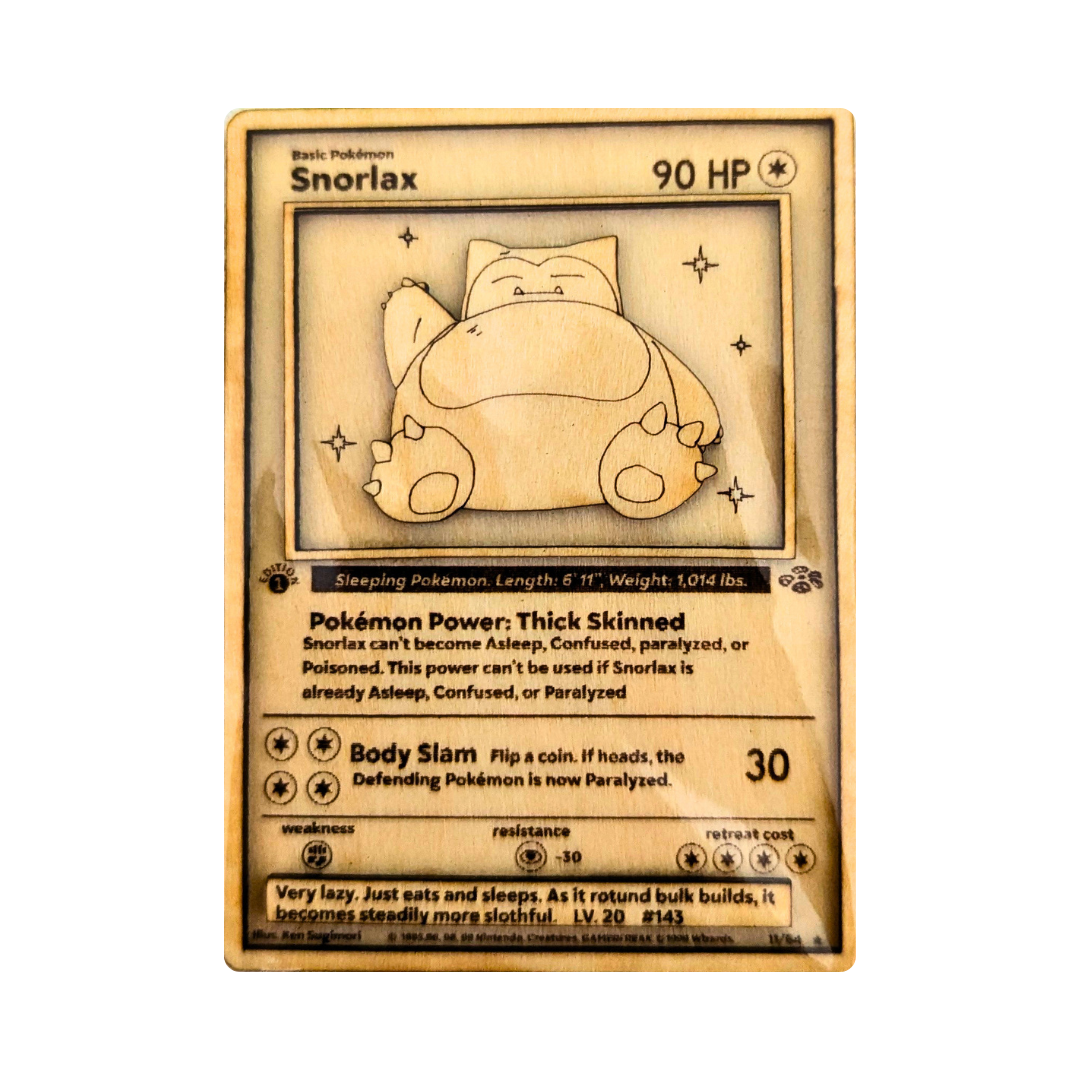 Carta Pokémon Snorlax Multistrato in Legno con Incisione Laser - Collezione Esclusiva!