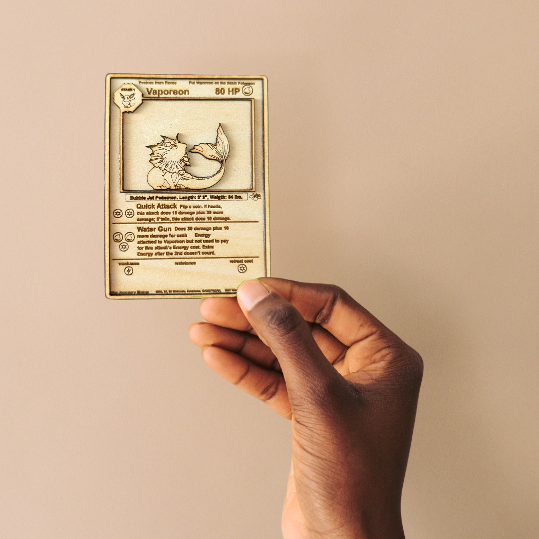 Carta Pokémon Vaporeon Multistrato in Legno con Incisione Laser 🌊✨
