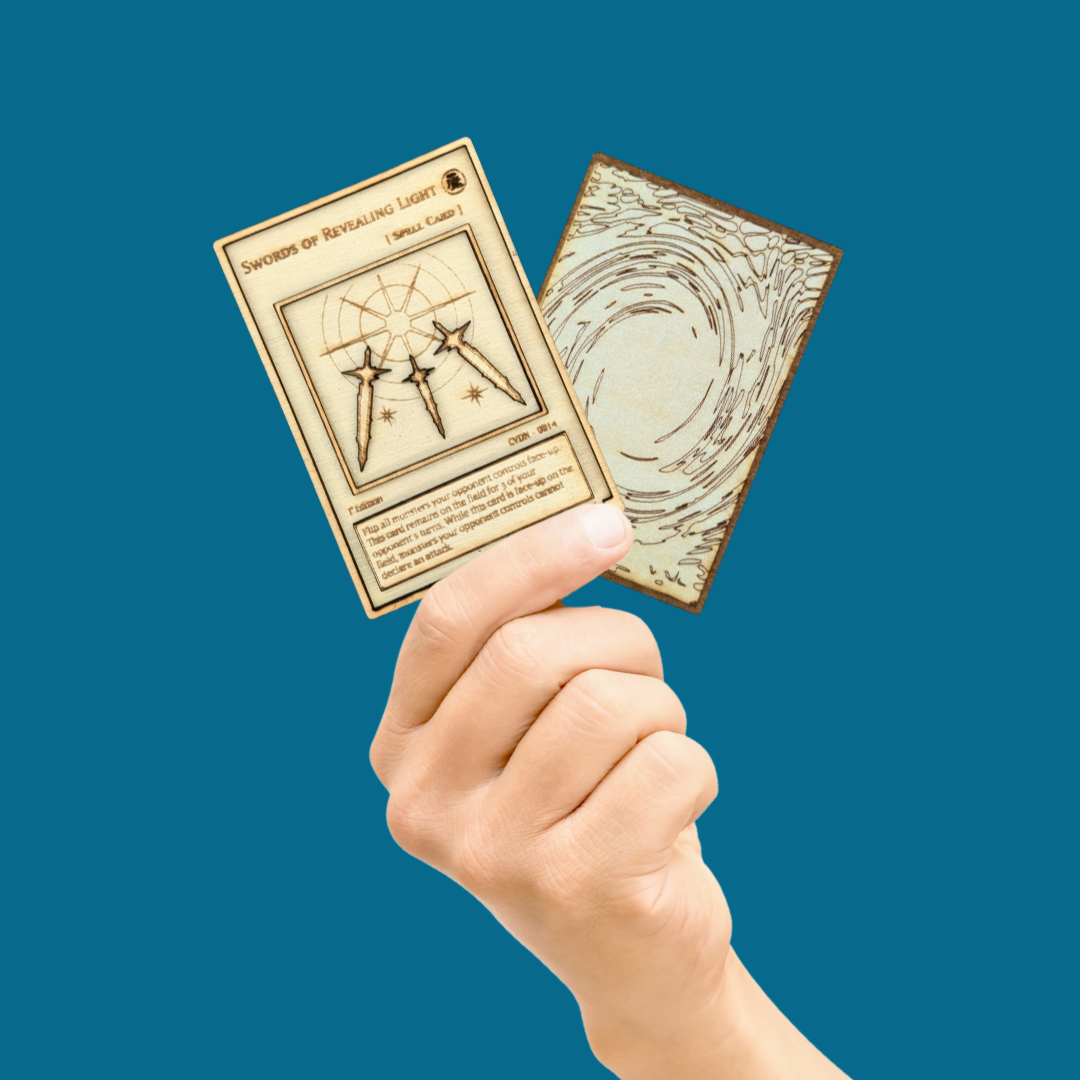 Spada Rivelatrice in Legno – Carta Yu-Gi-Oh! (Swords of Revealing Light) Multistrato con Incisione Laser ⚔️