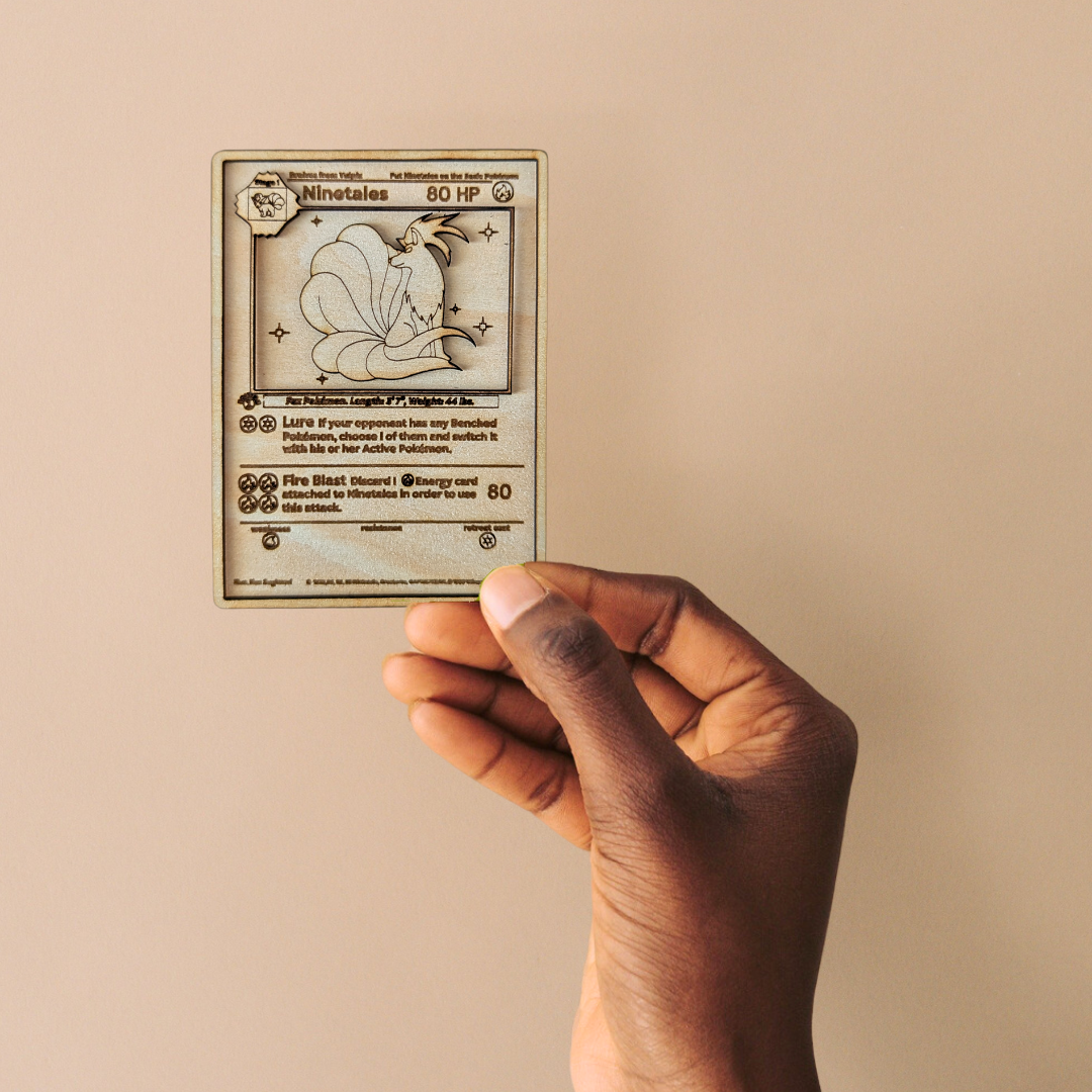 Carta Pokémon Ninetales Multistrato in Legno con Incisione Laser 🔥🦊
